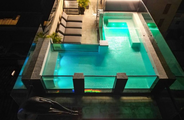 23BR LUXURY PARQUE LLERAS VILLA 3 POOLS