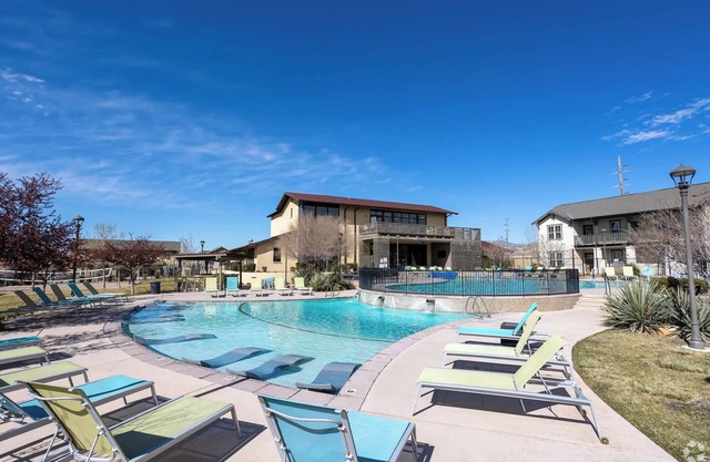 24/7 resort style pools, jacuzzi, sauna, gym. 1BD/1Bath shared living space.