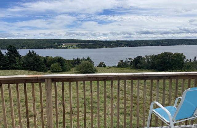 240 Hektar große Farm und drei Cottages mit Blick auf die Brasdor-Seen in Baddeck!