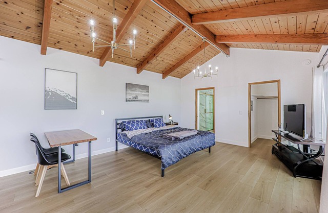 246C - Large Studio w/ Kitchenette, Laundry & Deck