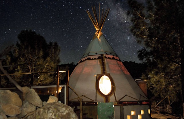 24ft. Teepee glamping at its finest. High lake view