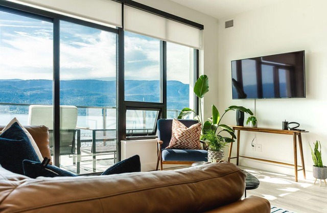 24th Floor Panoramic Penthouse in DT Kelowna With Amazing Views; Huge, Brand-new