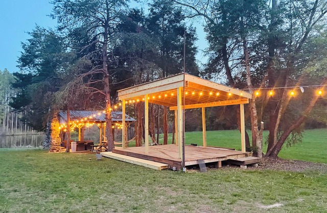 25-acre Cabin Retreat with a Private Pond perfect for group parties/campouts.