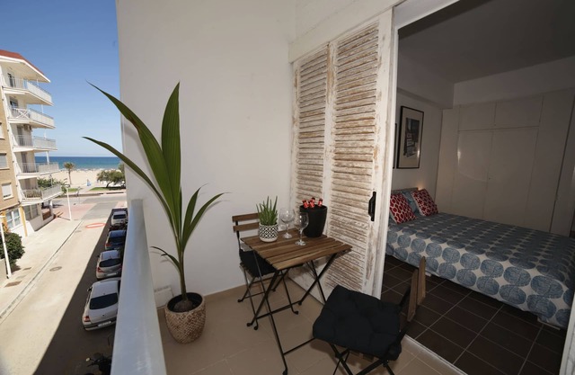 25 meters from the beach! Wifi. Newly renovated. A/A (hot and cold)