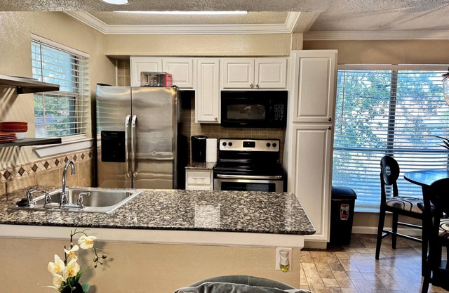 25% Off I02 - DFW Modern Condo 2BD1BA near Airport & Medical