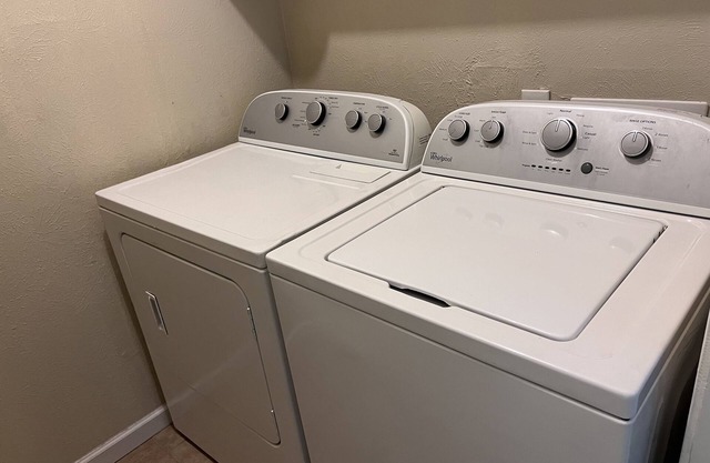 25% OFF I12 -DFW Grd Flr Modern Furn. Condo 2BD1BA