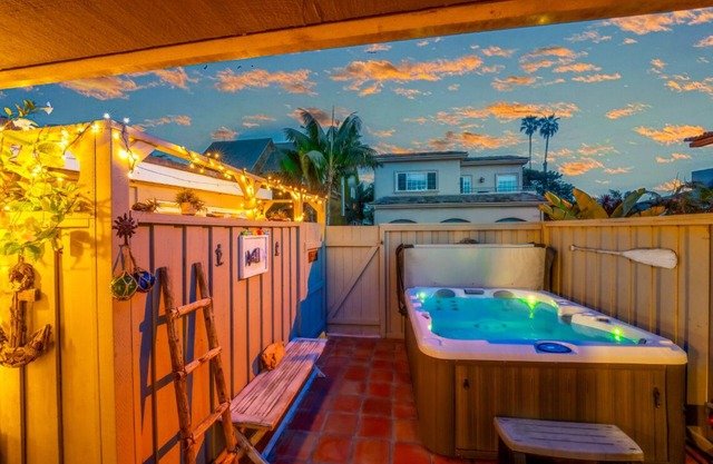 One Block To Sand, 15% Off June W/Hot Tub, Views