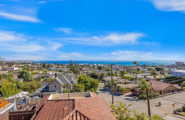 Less Than A Mile To Beach, 5 Min Walk Downtown