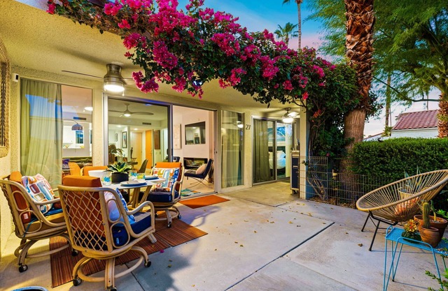 Gorgeous Condo! Great Location! W/Pool/Hot Tub