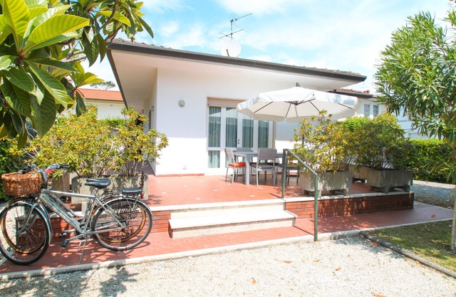 SPEKTAKULÄRE VILLA 200 METER VOM MEER MIT GARTEN, PARKPLATZ UND WIFI