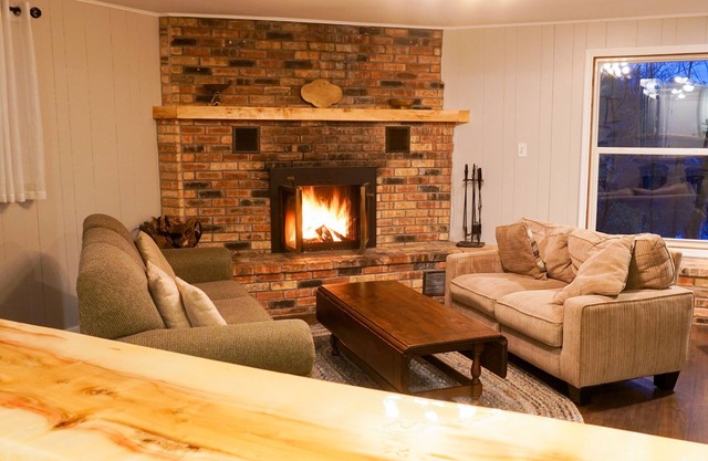 2500 SF Remodeled Cottage on a Quiet Lake in the Woods
