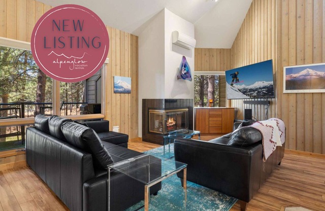 258 Mt. Bachelor Village Community Pool Hot Tub, ductless air and heat, pet free