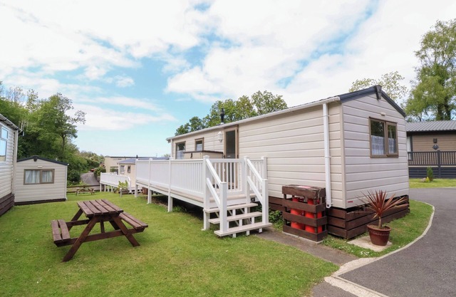 26 MANLEIGH PARK, pet friendly, with a garden in Combe Martin