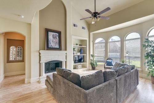 26 Mi to Houston Spacious Home with Fenced Yard!
