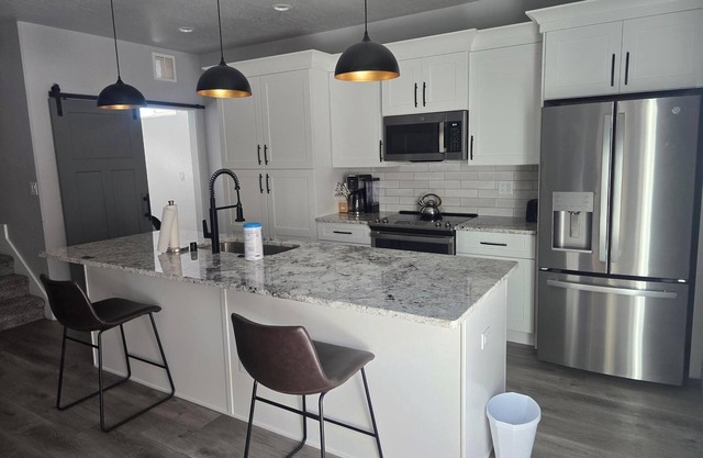 #2605 Spacious 5-bedroom house with WiFi, Near amenities in Elko