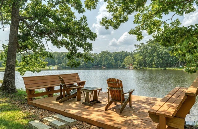 2621 Grendel Grove, Gorgeous Lakeside Chalet with Yard, Firepit, Private Dock By Sarah Bernard
