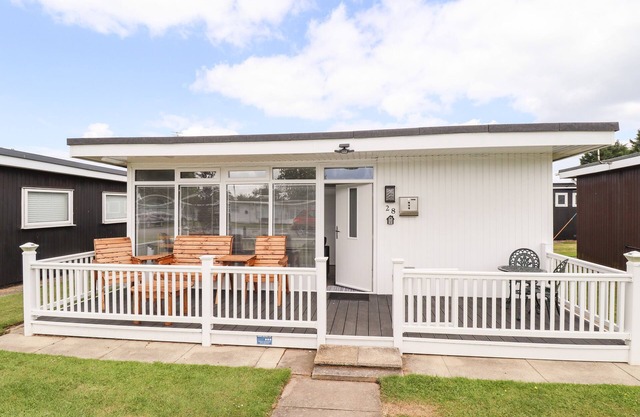 28 CHERRY PARK, family friendly, with a garden in Chapel St Leonards