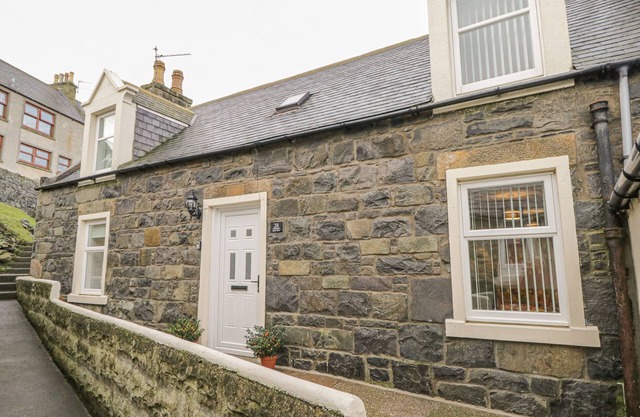 28 Low Shore, WHITEHILLS