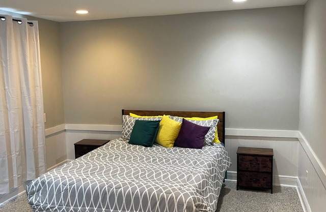 29 days for the price of 7 days in a beautifully renovated 2 bedroom 1 bath!
