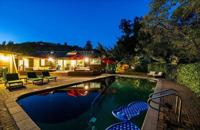 294) Perfect for large groups/ Salt water pool!