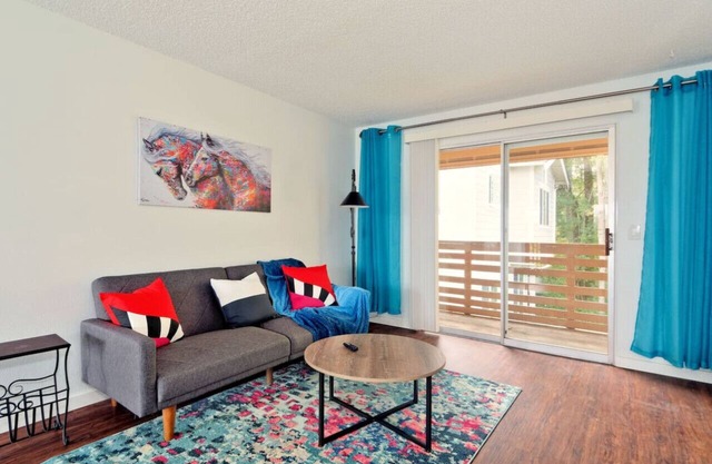 2b1b Renton Cascade Apt 206