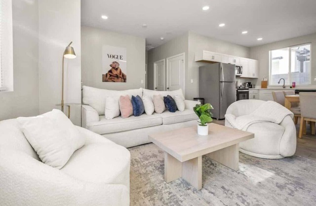 2B2B w/ Free Parking, & Premium Beds in Glendale