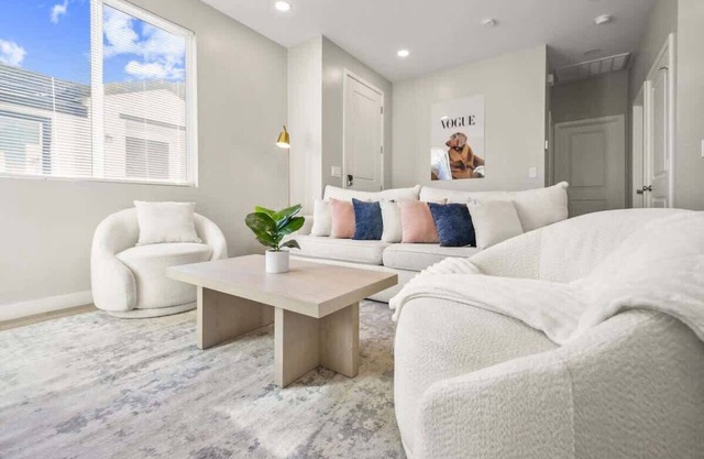 2B2B w/ Free Parking, & Premium Beds in Glendale