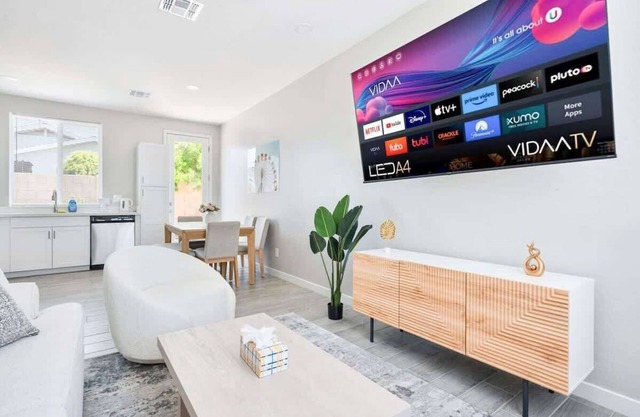 2B2B w/ Free Parking, & Premium Beds in Glendale