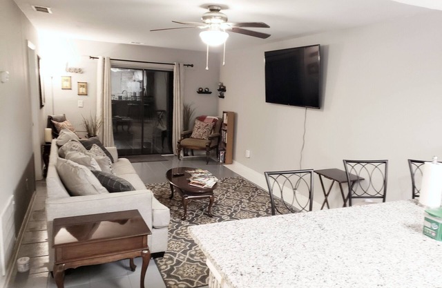 2bd 1 bath unit and you can see the golf course
