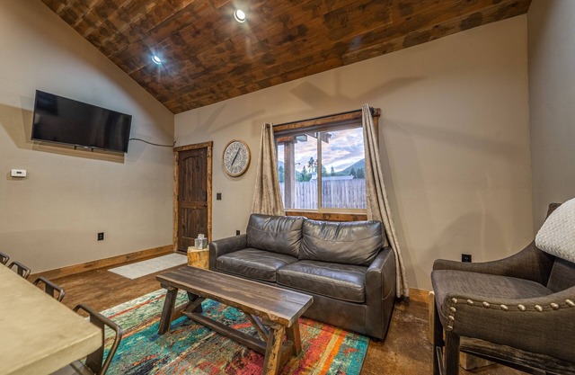 2bd/1ba Condo For Glacier Park Explorers –Only 7mi To Park-Hang Your Hat Here #1