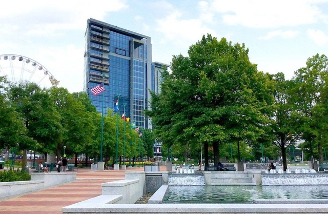 2BD/Atlanta - Downtown w/Rooftop Pool and Pool Bar!
