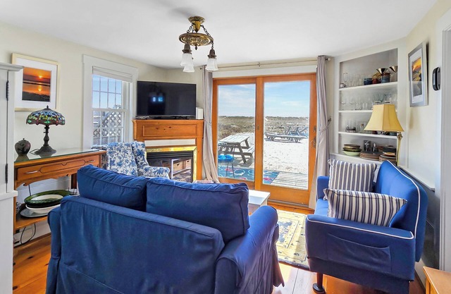 2BD Bayfront Cottage--Water Views, Direct Beach Access, A/C, Exclusive Use Outdoor Space