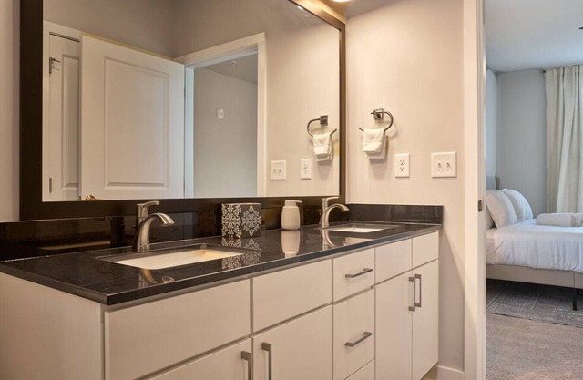 2BD Haven Steps from DT Clayton