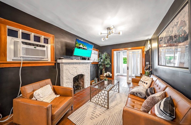 2BD Historic Lake Worth Cottage Walk to Lake Ave