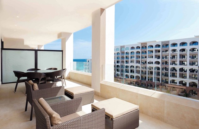 2BD Suite at Villa La Valencia Beach Resort