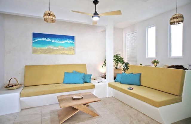 2BdR -Rocks at Mikasa- Near Beach, Pool, King Beds, AC, Fast Wifi
