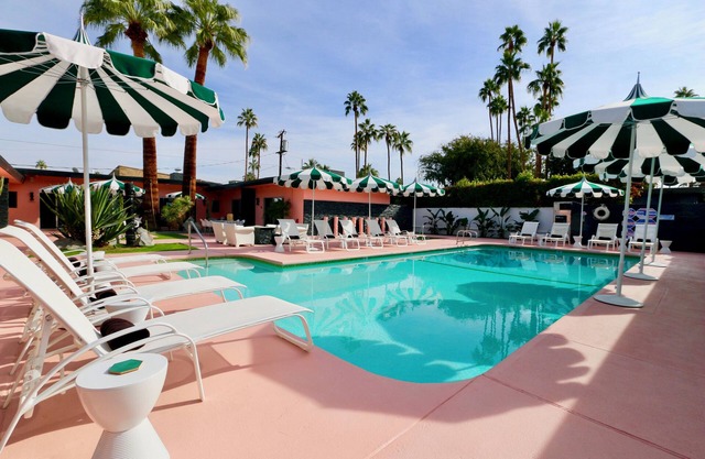 2BDR Suite, Boutique Hotel w/ Pool, Spa, & Firepit