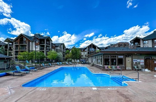 2bdrm 2bath Lakeside Getaway!