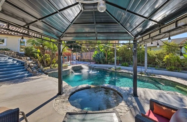 3 BDS 3 Bäder w / Küche, Pool, VB Court, Outdoor-Resort Lifestyle (kein Wohnzimmer)