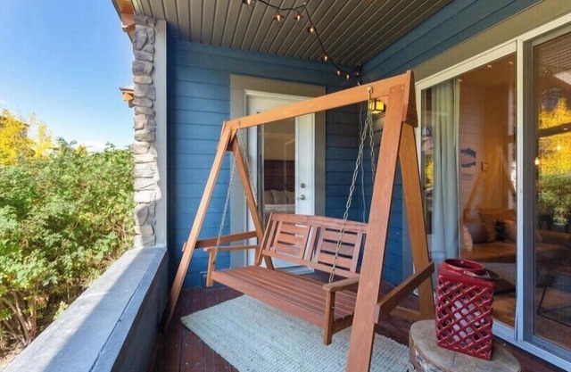 2Bed/2Bath Mountain Getaway with Pool/Hot Tub