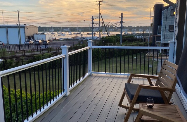 2bed/2bath with water views, large deck, walking distance to beach/restaurants