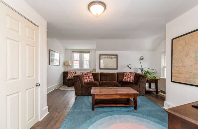 2 Bdrm Apt near Winooski Circle and Public Pool