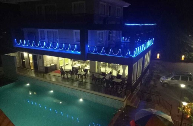 2BHK Luxusapartment mit Poolblick in der Nähe des Strandes Vagator