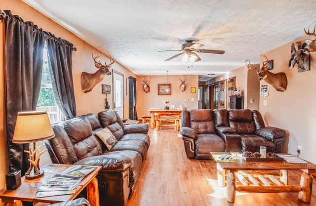 2BR-1B. Fire Pit With Stunning River View. Minutes From Downtown Huntington.