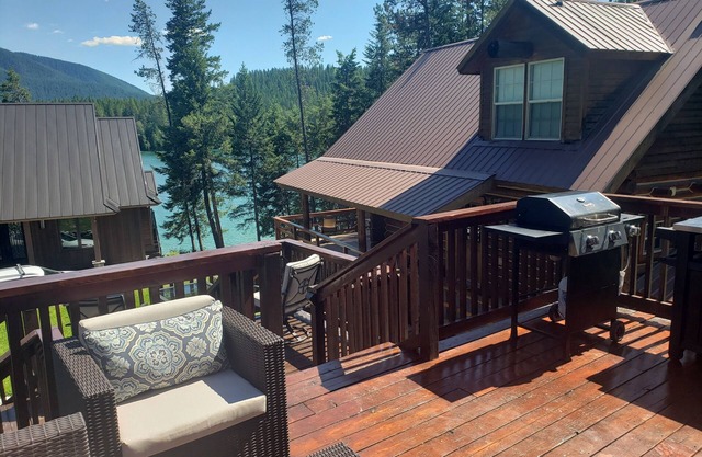 Zwei Schlafzimmer, 1 Bad, Seeblick und Seezugang in West Glacier