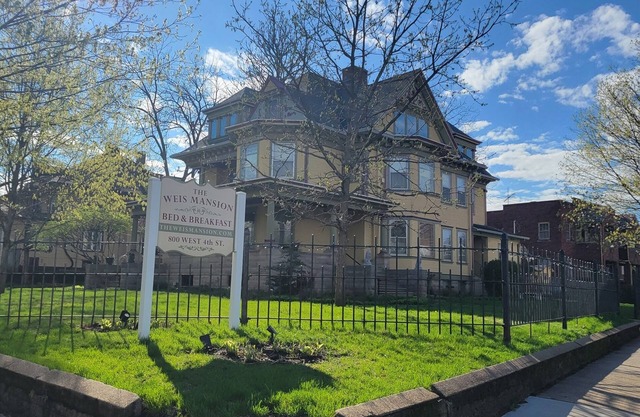 Charming 2-bedroom apt, 3rd floor of bed & breakfast in beautiful Waterloo