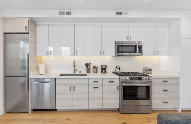 2BR 1BA Condo w Rooftop Deck - San Francisco Life Real Estate
