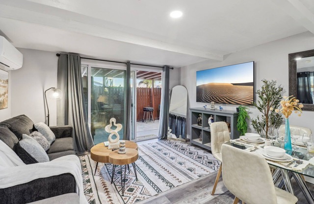 2BR/1Bth Ranch, Gated, Parking, Washer, Fast Wi-Fi