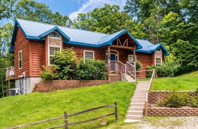 2BR, 2.5 BA