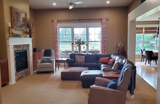 2BR / 2. 5BA Resort Home | Golfen, schwimmen, spielen im Norden von Michigan. Spektakuläre Aussichten